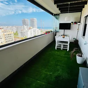 https://atico-con-piscina-y-vistas-al-mar-parque-litoral.1costadelsol.com